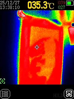 Captura térmica de batería con máxima indicada de 35,3 grados Celsius