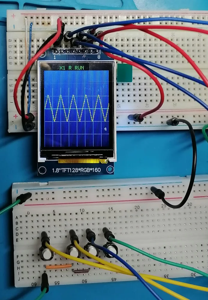 Resultado del mini osciloscopio con señal ADC mostrada en una TFT ST7735
