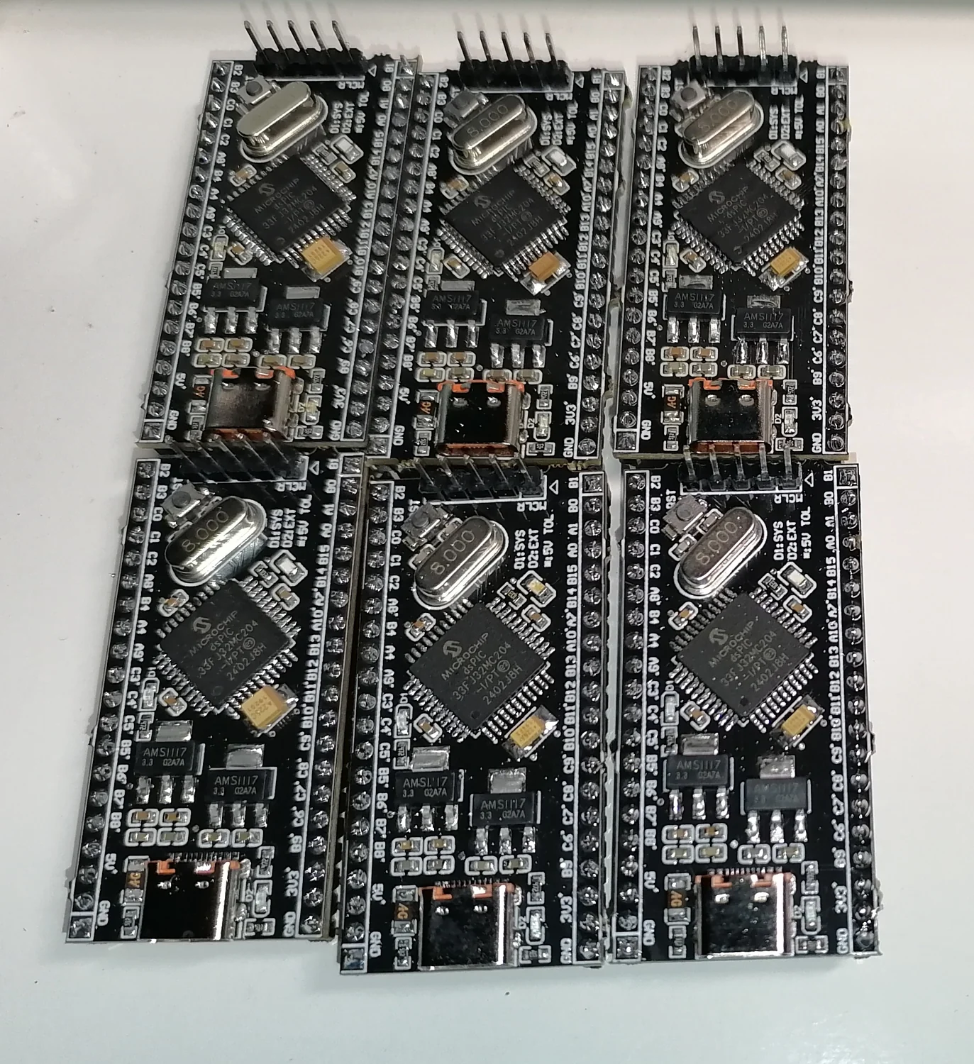 Seis tarjetas TECKIO dsPIC33 completamente ensambladas